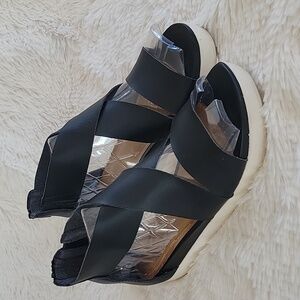 Universal Thread Hummingbird Black Ankle Strap Sandal Back Zipper Women's 9.5